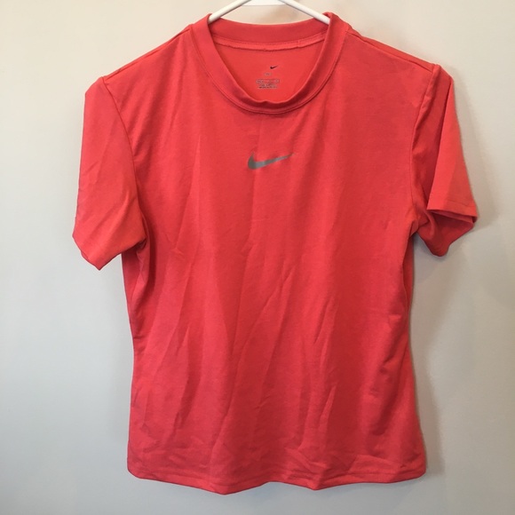 3/$25 Girls Nike T-Shirt - Picture 1 of 4